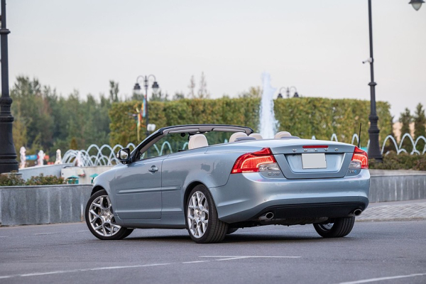 Неправильный швед: опыт владения праворульной Volvo C70 II