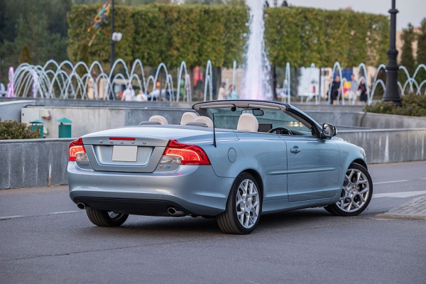 Неправильный швед: опыт владения праворульной Volvo C70 II