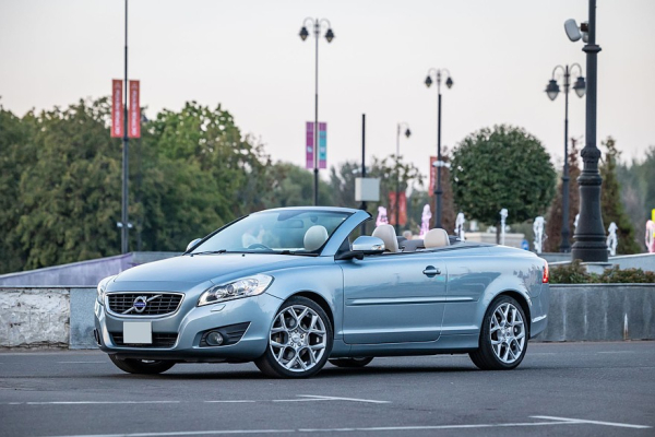 Неправильный швед: опыт владения праворульной Volvo C70 II