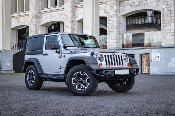 Рок-кроулинг в городских джунглях: опыт владения Jeep Wrangler Rubicon JK