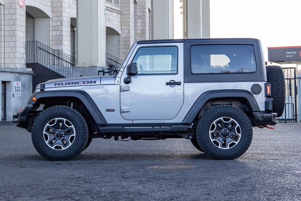 Рок-кроулинг в городских джунглях: опыт владения Jeep Wrangler Rubicon JK