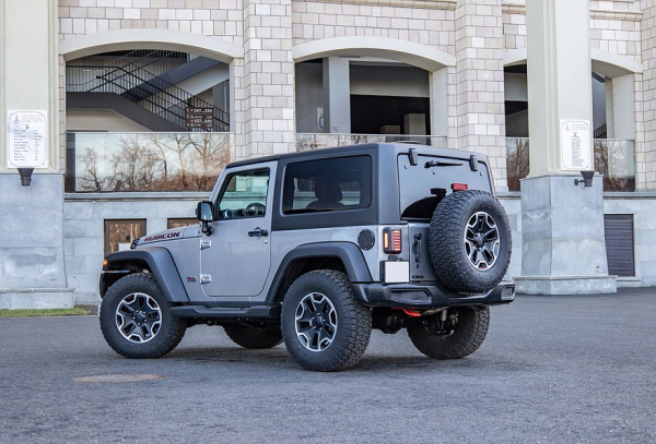 Рок-кроулинг в городских джунглях: опыт владения Jeep Wrangler Rubicon JK