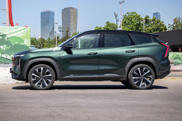 Эксперты будут довольны: тест-драйв Geely Atlas AWD