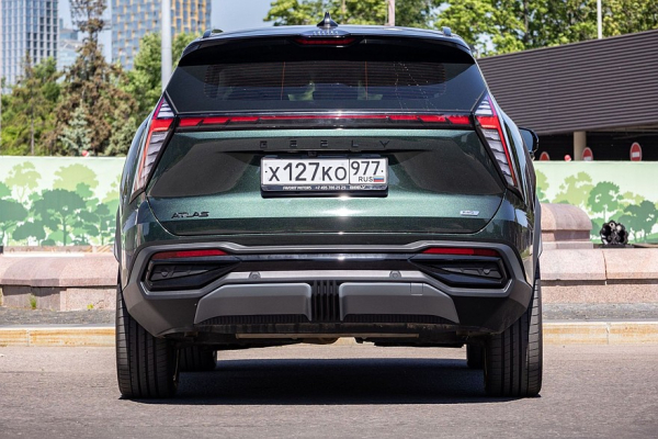 Эксперты будут довольны: тест-драйв Geely Atlas AWD