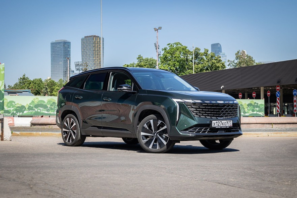 Эксперты будут довольны: тест-драйв Geely Atlas AWD