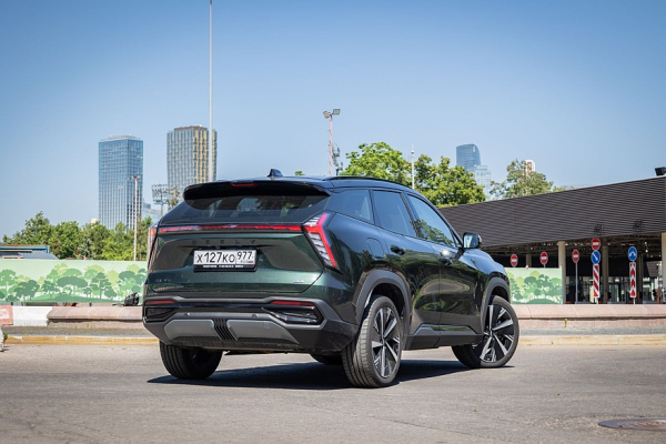 Эксперты будут довольны: тест-драйв Geely Atlas AWD
