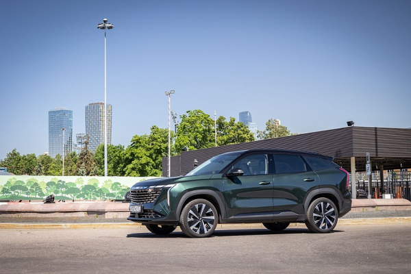 Эксперты будут довольны: тест-драйв Geely Atlas AWD