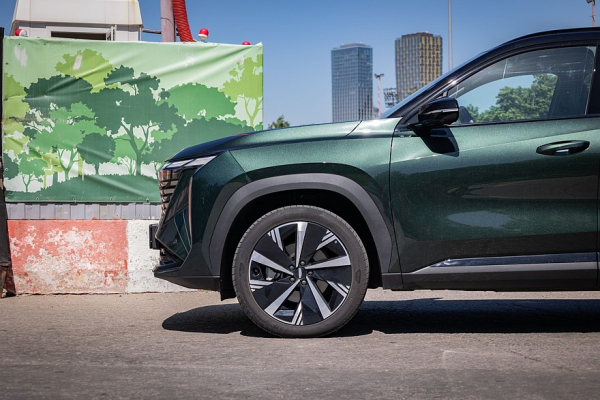 Эксперты будут довольны: тест-драйв Geely Atlas AWD