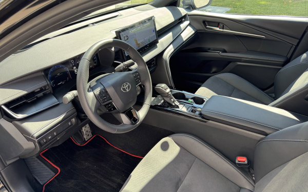 
            Прощай, 3 и 5. Мы поездили на новой Toyota Camry из КНР и очень удивились
        