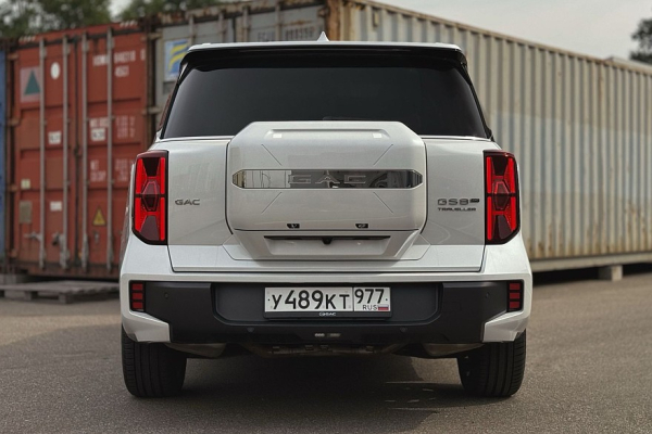 Рюкзачок за 100 000 рублей: тест-драйв GAC GS8 Traveller