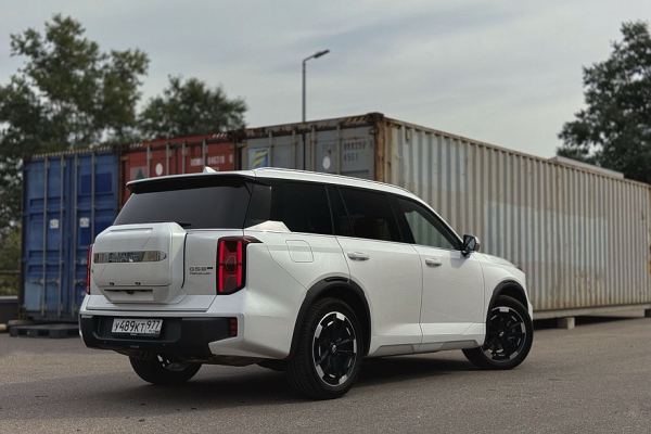 Рюкзачок за 100 000 рублей: тест-драйв GAC GS8 Traveller