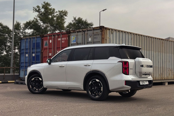 Рюкзачок за 100 000 рублей: тест-драйв GAC GS8 Traveller
