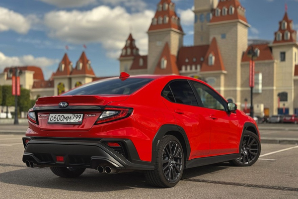 Спортседан в пижаме и галошах: тест-драйв Subaru WRX