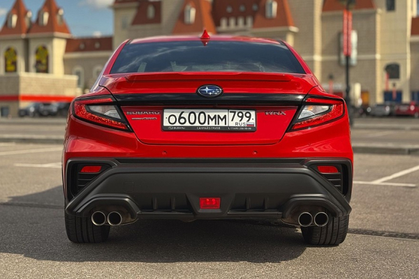 Спортседан в пижаме и галошах: тест-драйв Subaru WRX