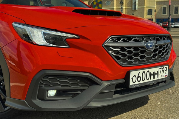 Спортседан в пижаме и галошах: тест-драйв Subaru WRX