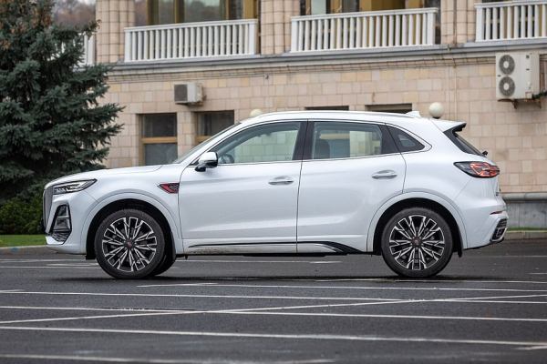 Больше не компромисс: необычный тест-драйв Hongqi HS5