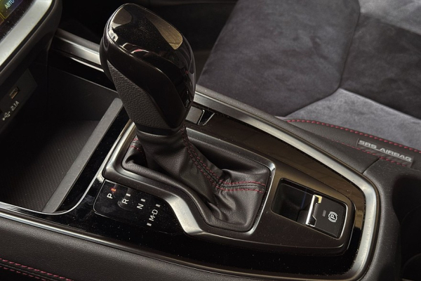 Спортседан в пижаме и галошах: тест-драйв Subaru WRX