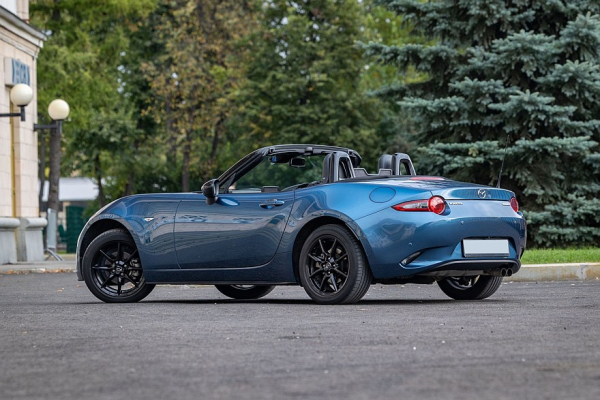 Задний привод, полтора литра и DVD-проигрыватель: опыт владения Mazda Roadster IV (ND) Задний привод, полтора литра и DVD-проигрыватель: опыт владения Mazda Roadster IV (ND)