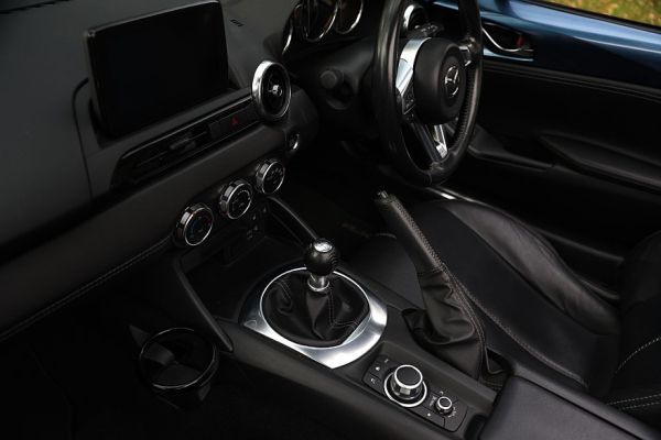 Задний привод, полтора литра и DVD-проигрыватель: опыт владения Mazda Roadster IV (ND) Задний привод, полтора литра и DVD-проигрыватель: опыт владения Mazda Roadster IV (ND)