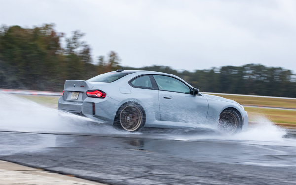 
            Она не боится быть неудобной. Первый тест-драйв новой BMW M2 CS
        