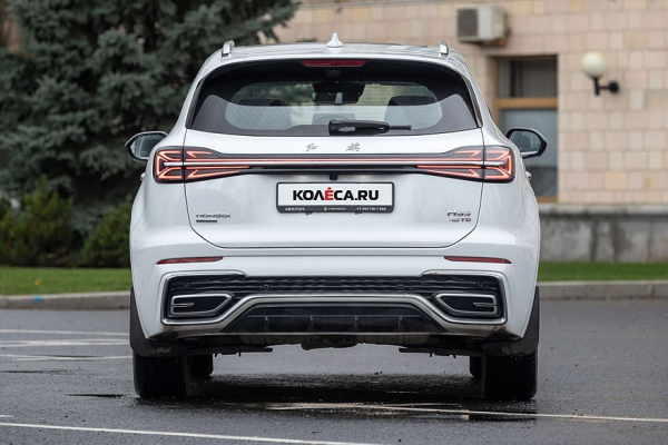 Больше не компромисс: необычный тест-драйв Hongqi HS5