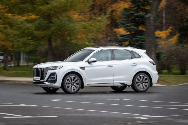 Больше не компромисс: необычный тест-драйв Hongqi HS5