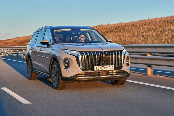 Крылатые габариты, немного эвкалипта и сила пользовательских настроек: тест-драйв Hongqi HS7