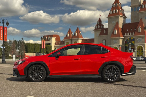 Спортседан в пижаме и галошах: тест-драйв Subaru WRX