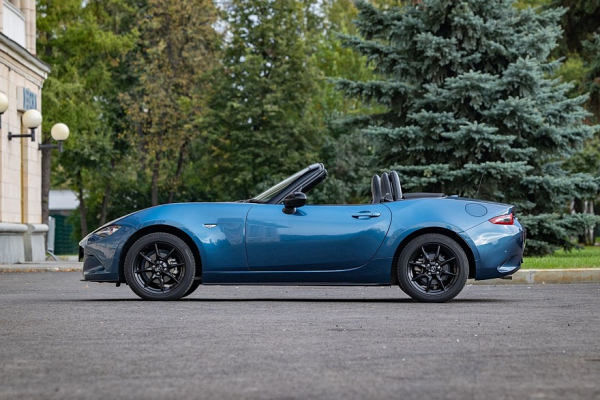 Задний привод, полтора литра и DVD-проигрыватель: опыт владения Mazda Roadster IV (ND) Задний привод, полтора литра и DVD-проигрыватель: опыт владения Mazda Roadster IV (ND)