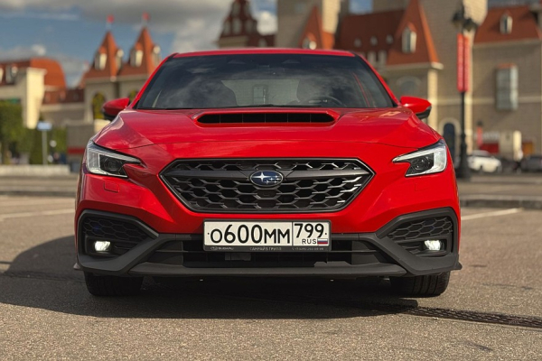 Спортседан в пижаме и галошах: тест-драйв Subaru WRX