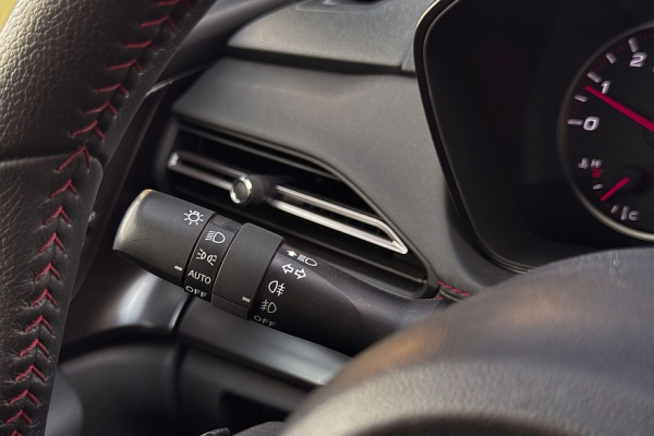 Спортседан в пижаме и галошах: тест-драйв Subaru WRX