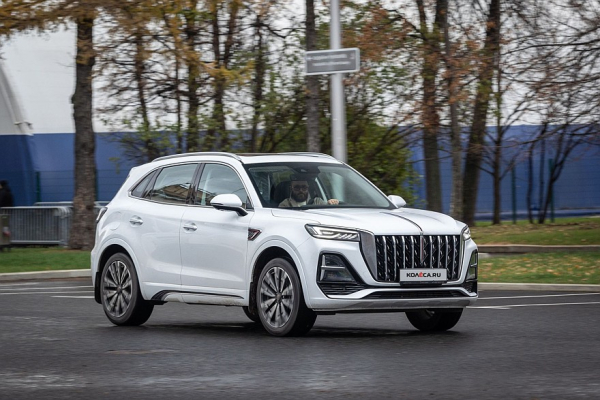 Больше не компромисс: необычный тест-драйв Hongqi HS5