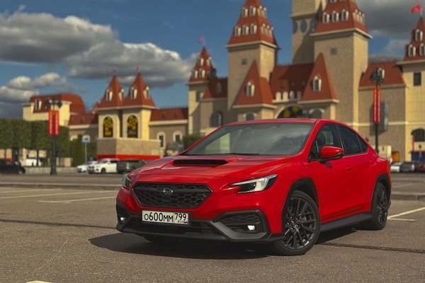 Спортседан в пижаме и галошах: тест-драйв Subaru WRX