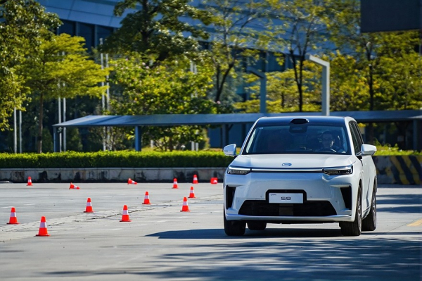 500 сил, чёрный орех и 11 слоёв: первый тест-драйв GAC S9 500 сил, чёрный орех и 11 слоёв: первый тест-драйв GAC S9