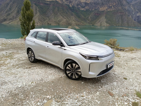 Цыганка в мозгах и оксюморон в оформлении: тест-драйв обновленного Evolute i-Space