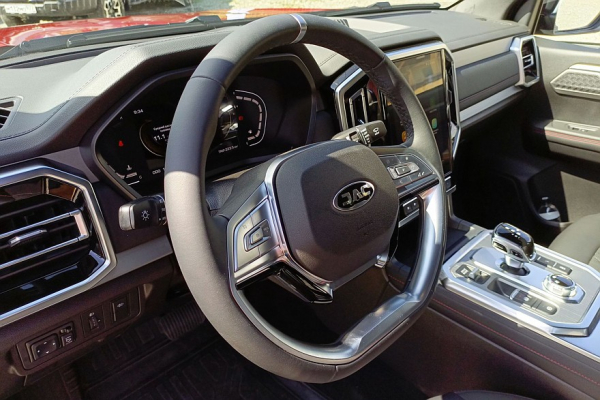 Самоблок, парт-тайм и повышенная прыгучесть: тест-драйв JAC T9 TDi