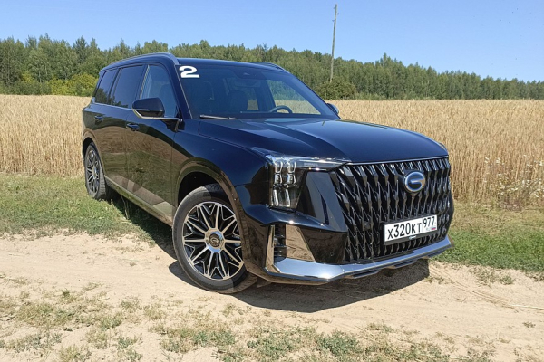 Ветер в руку, три электромотора и мурлыка под капотом: тест-драйв GAC GS8 Dragon HEV