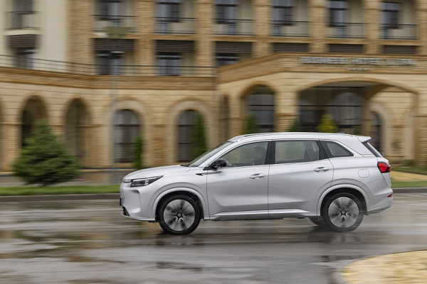 Цыганка в мозгах и оксюморон в оформлении: тест-драйв обновленного Evolute i-Space